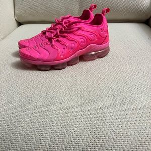 Nike- Air VaporMax *HOT PINK